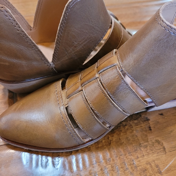 Frye & Co. Cut Out Brown Pointy Toe Booties Sz 8M - Picture 4 of 8